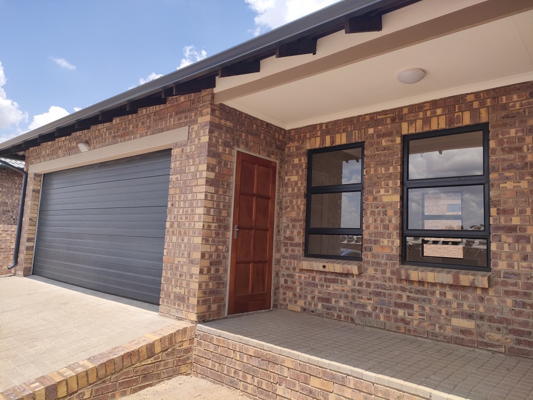 2 Bedroom Townhouse  For Sale in Witbank Ext 24 | 1331940 | Property.CoZa