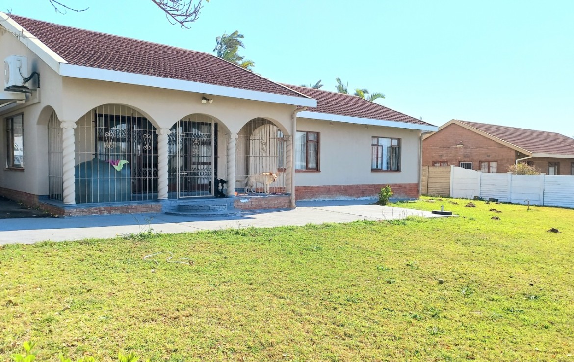 4 Bedroom   For Sale in Manaba Beach | 1332109 |  Photo Number 17