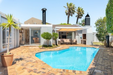 5 Bedroom House  To Rent in Blouberg Rise | 1334873 | Property.CoZa