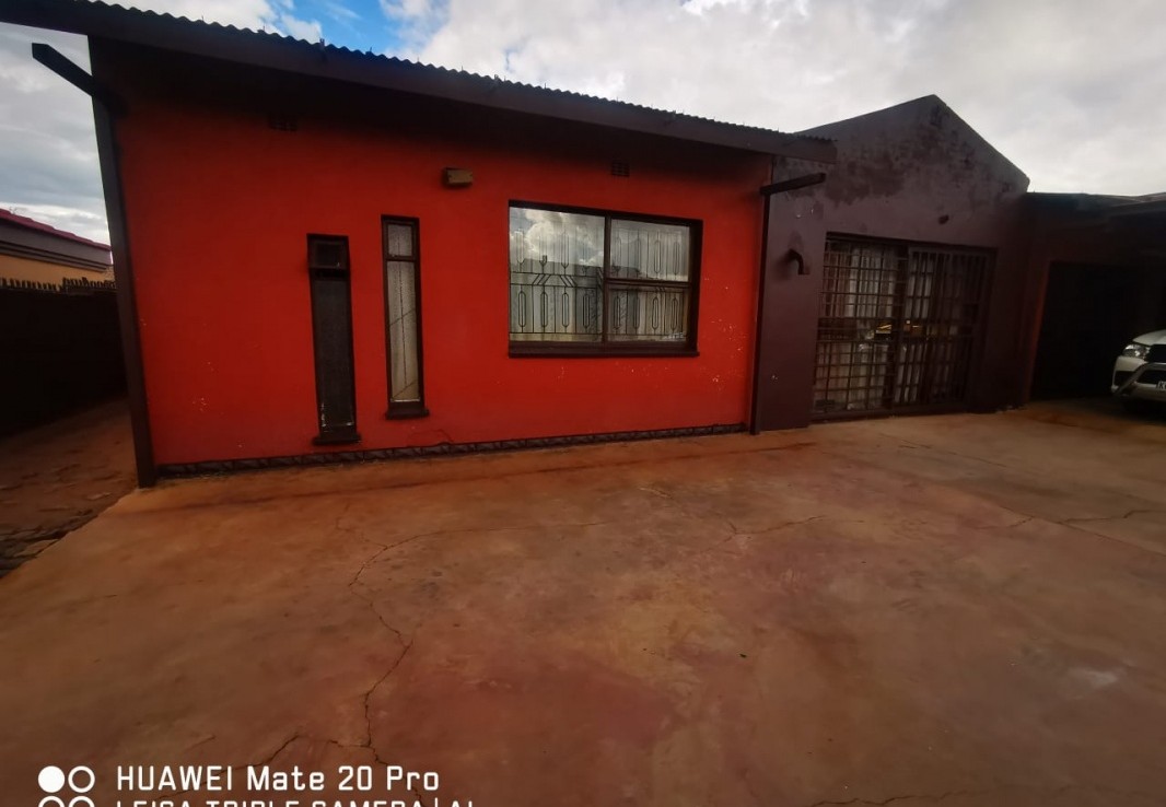 3 Bedroom   For Sale in Moyeni Section | 1337096 |  Photo Number 5