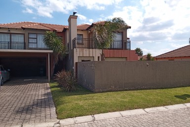 4 Bedroom House  For Sale in Sonneveld | 1337846 | Property.CoZa