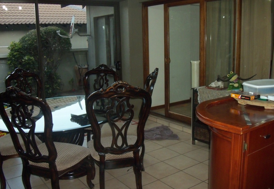 3 Bedroom Townhouse  For Sale in Aerorand | 1339045 |  Photo Number 7