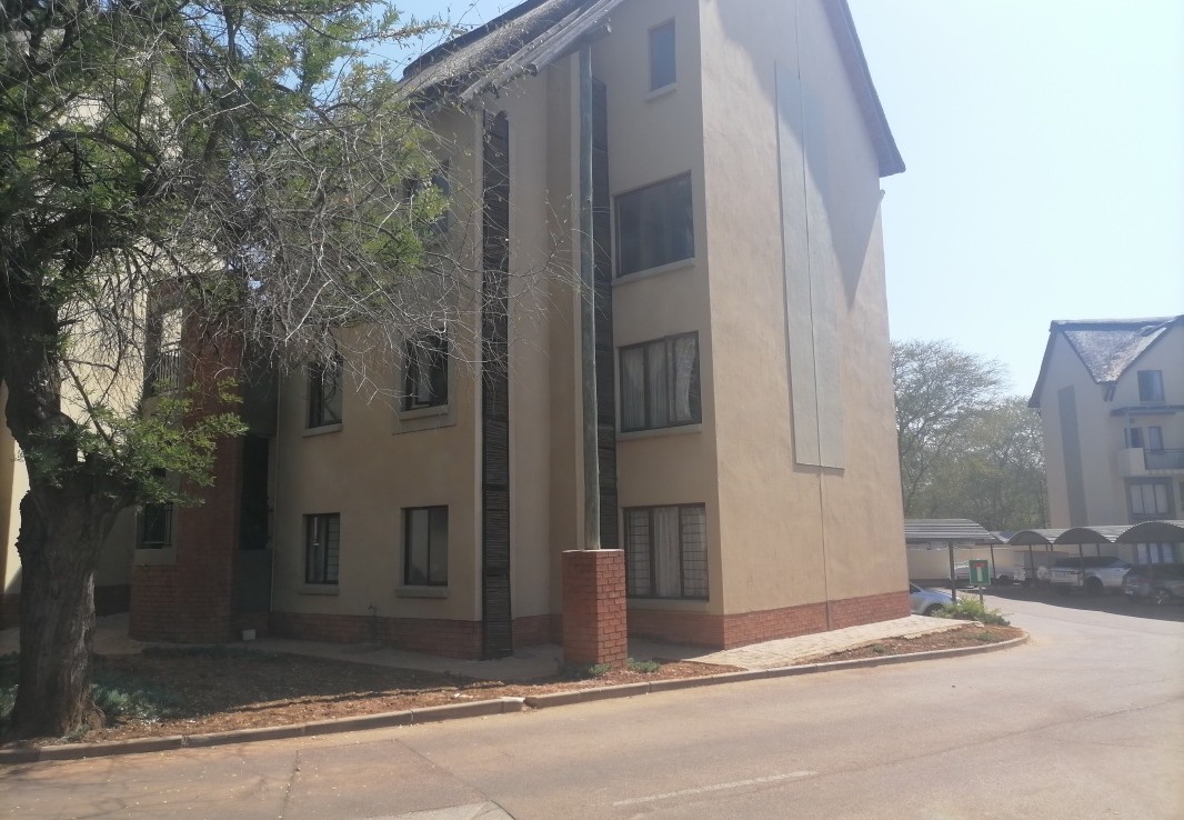 2 Bedroom Apartment / Flat  For Sale in Zambezi Country Estate | 1342149 |  Photo Number 4