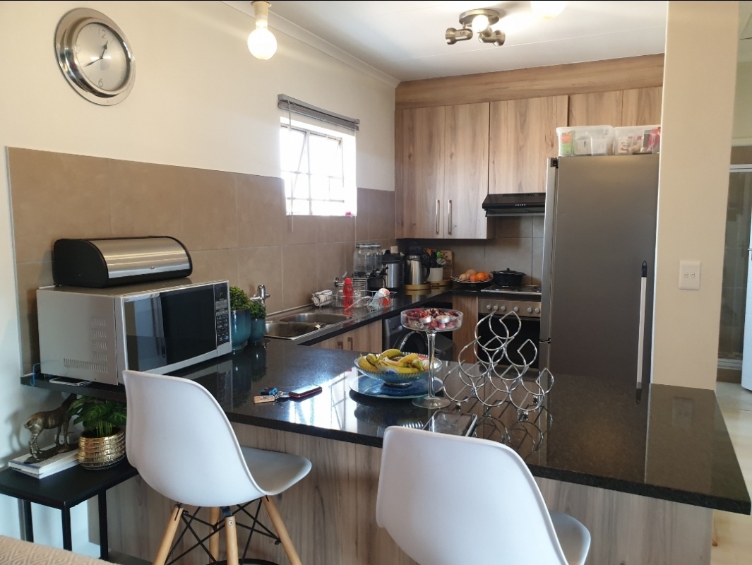 2 Bedroom Apartment / Flat  For Sale in Monavoni AH | 1342334 | Property.CoZa