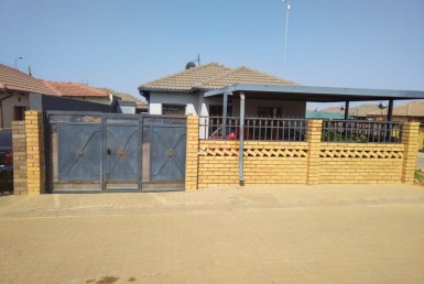 3 Bedroom House  For Sale in Clayville Ext 45 | 1343447 | Property.CoZa