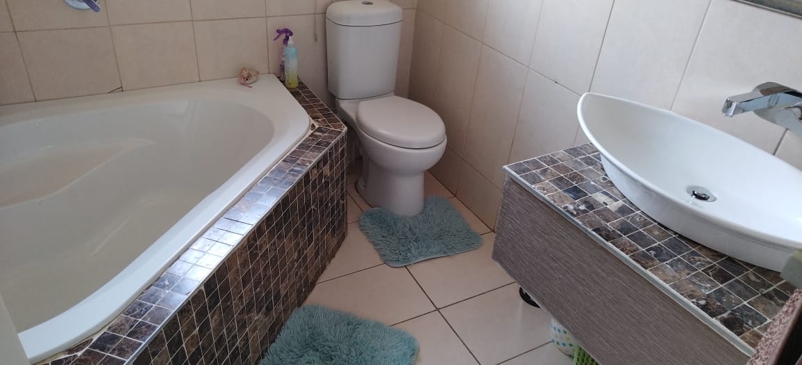 2 Bedroom House  For Sale in Port Shepstone | 1343899 |  Photo Number 8
