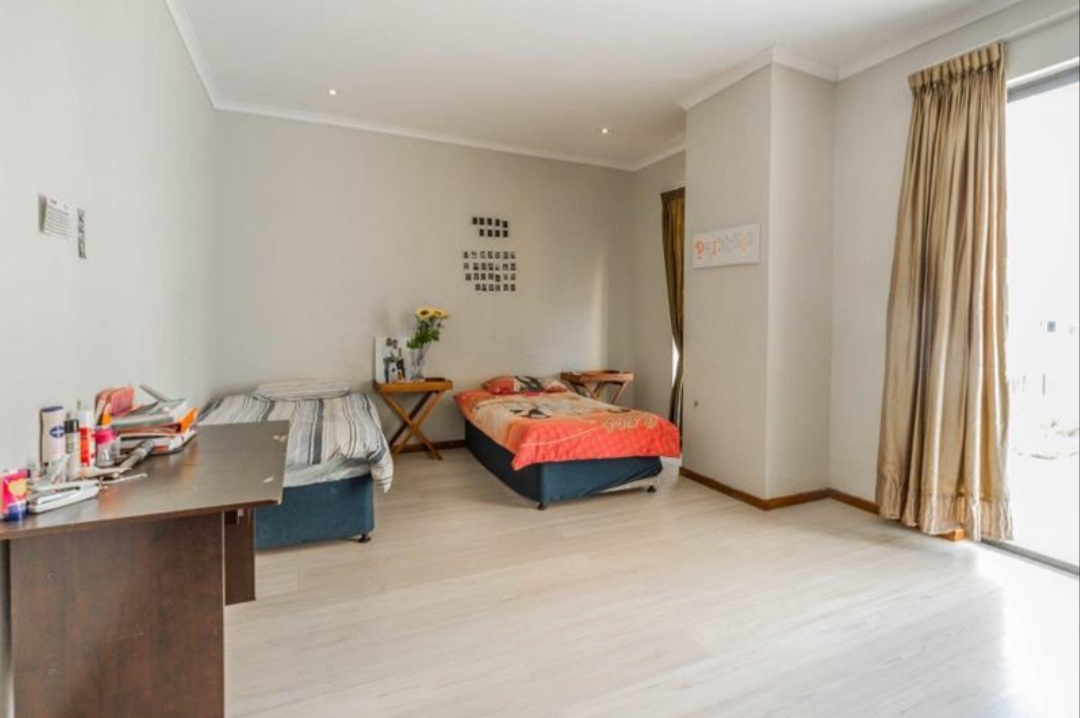 6 Bedroom   For Sale in Serengeti Estate | 1054945 |  Photo Number 29
