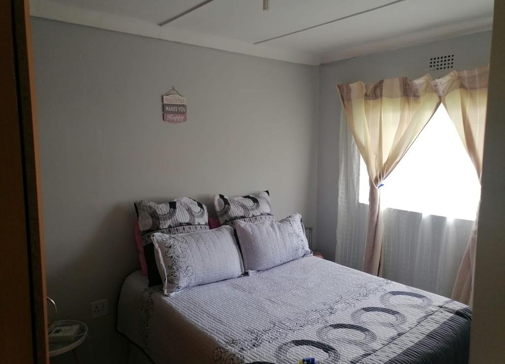4 Bedroom Apartment / Flat  For Sale in Ficksburg | 1347034 |  Photo Number 11