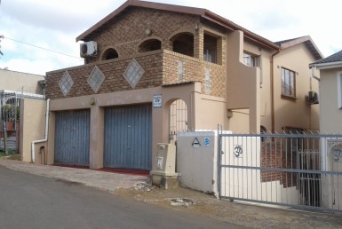 4 Bedroom Townhouse  For Sale in Grove End | 1347144 | Property.CoZa