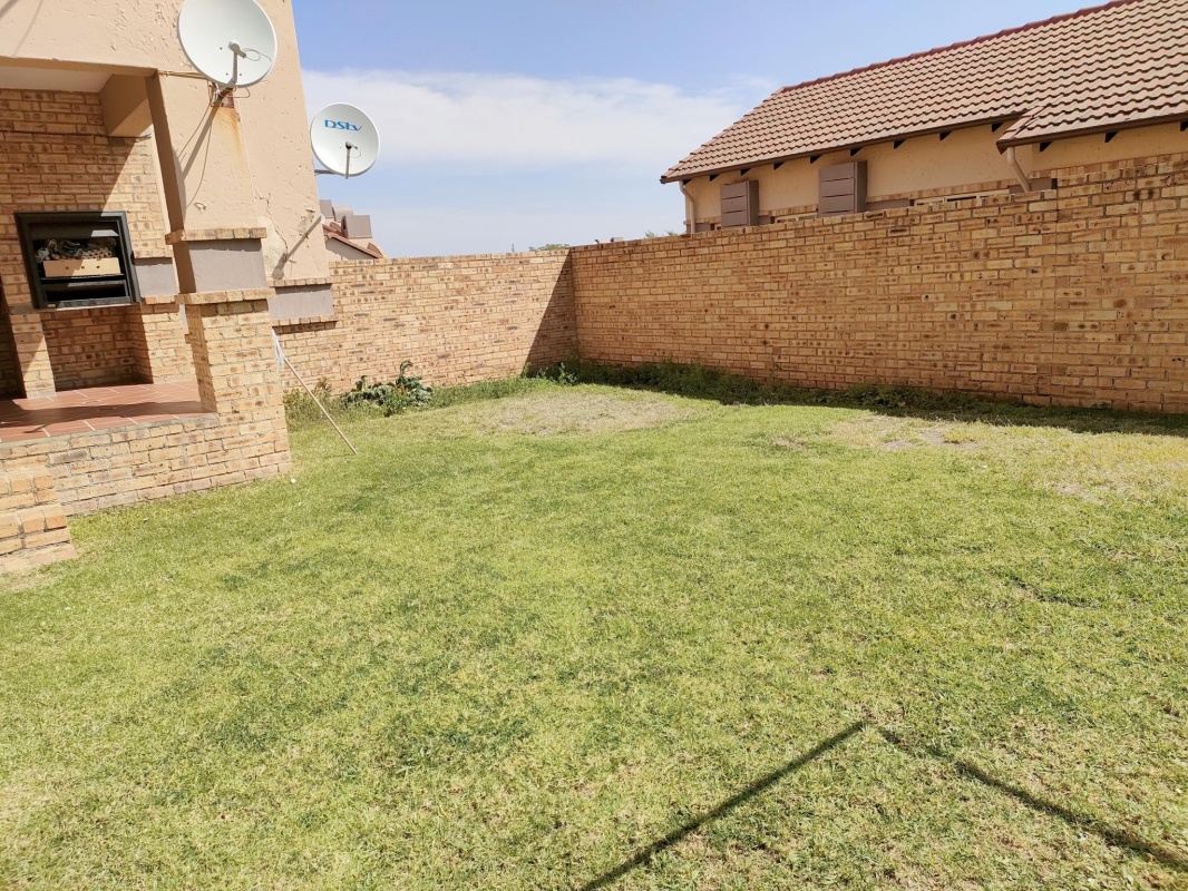 3 Bedroom Townhouse  For Sale in Noordwyk | 1349882 | Property.CoZa