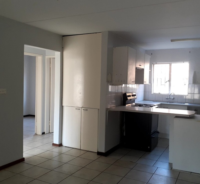2 Bedroom Townhouse  For Sale in Beyerspark Ext 17 | 1350907 |  Photo Number 6