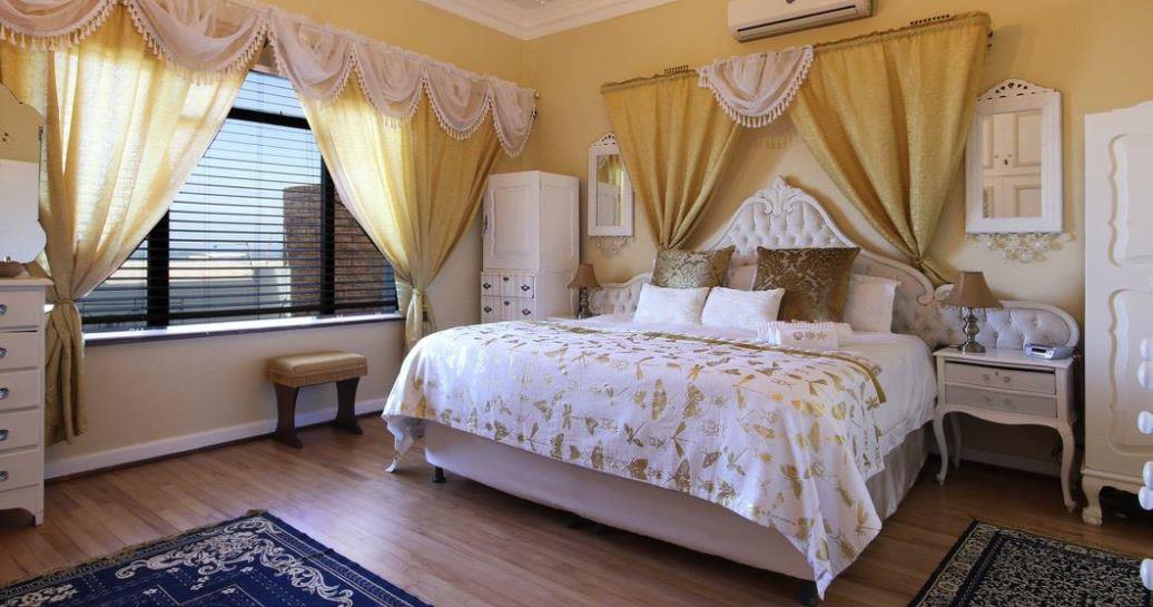 11 Bedroom House  For Sale in Strand North | 1351946 |  Photo Number 20