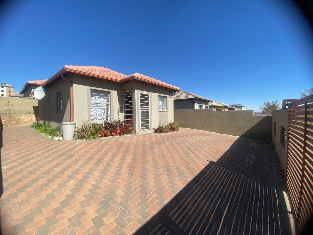 2 Bedroom House  For Sale in Fourways | 1353995 | Property.CoZa