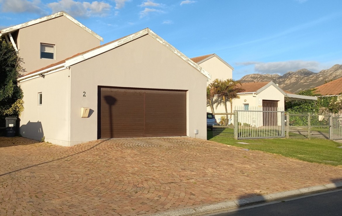 4 Bedroom House  For Sale in Fairview Golf Estate | 1354032 |  Photo Number 2