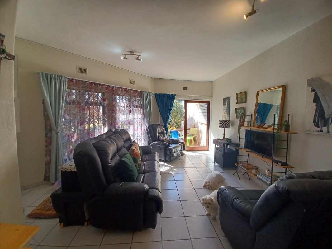 2 Bedroom Apartment / Flat  For Sale in Uvongo Beach | 1355324 | Property.CoZa