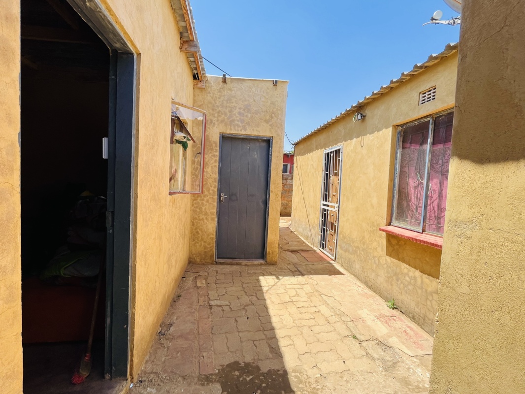 8 Bedroom House  For Sale in Daveyton | 1355783 | Property.CoZa