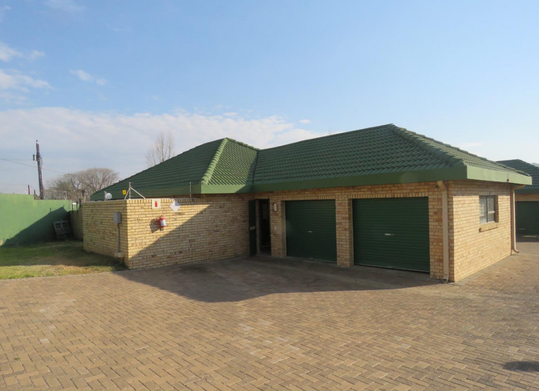 3 Bedroom Townhouse  For Sale in Bergsig | 1357285 | Property.CoZa