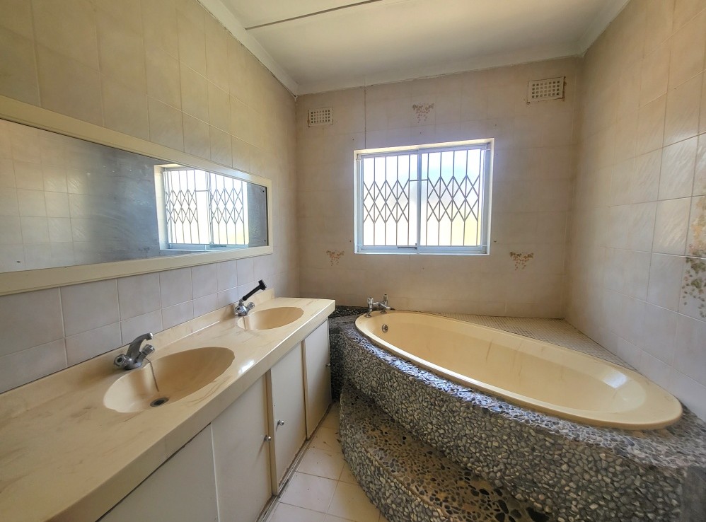 3 Bedroom House  For Sale in Riyadh | 1357703 |  Photo Number 19