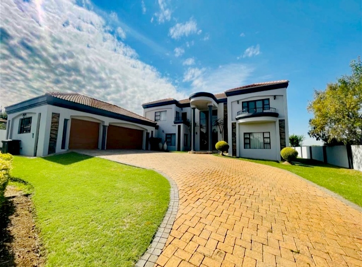 6 Bedroom House  To Rent in Blue Valley Golf Estate | 1357730 | Property.CoZa