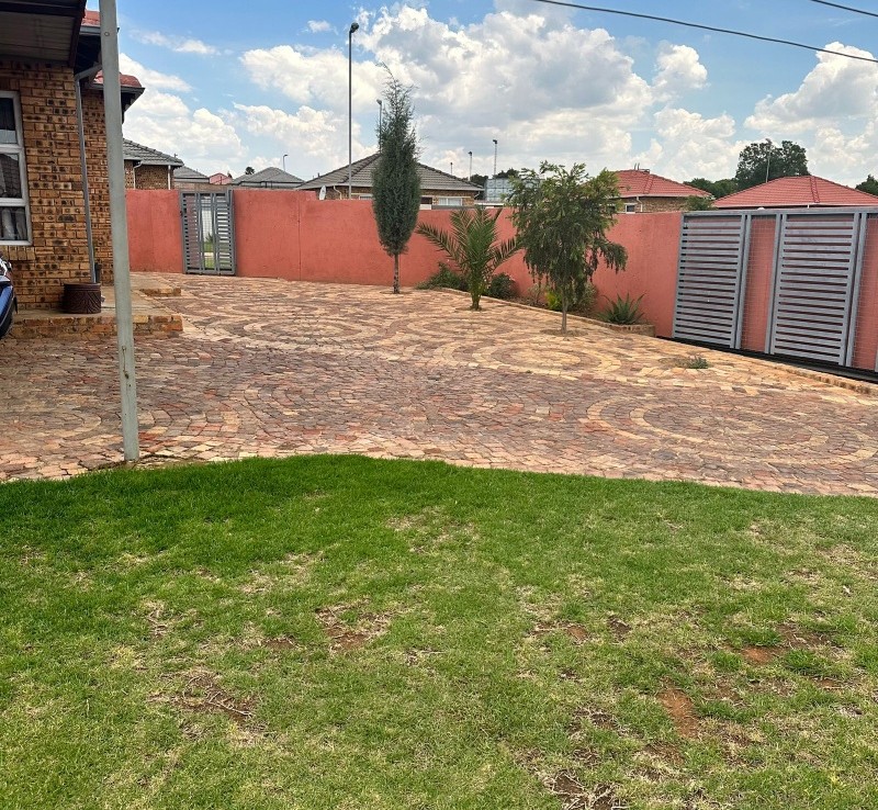2 Bedroom House  For Sale in Modderfontein 76-Ir | 1357927 |  Photo Number 15