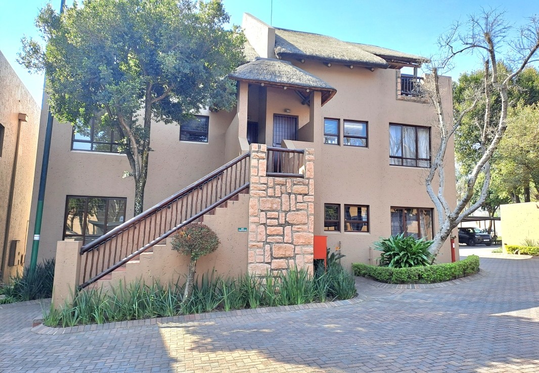 2 Bedroom Apartment / Flat  For Sale in Sunninghill | 1359550 |  Photo Number 11