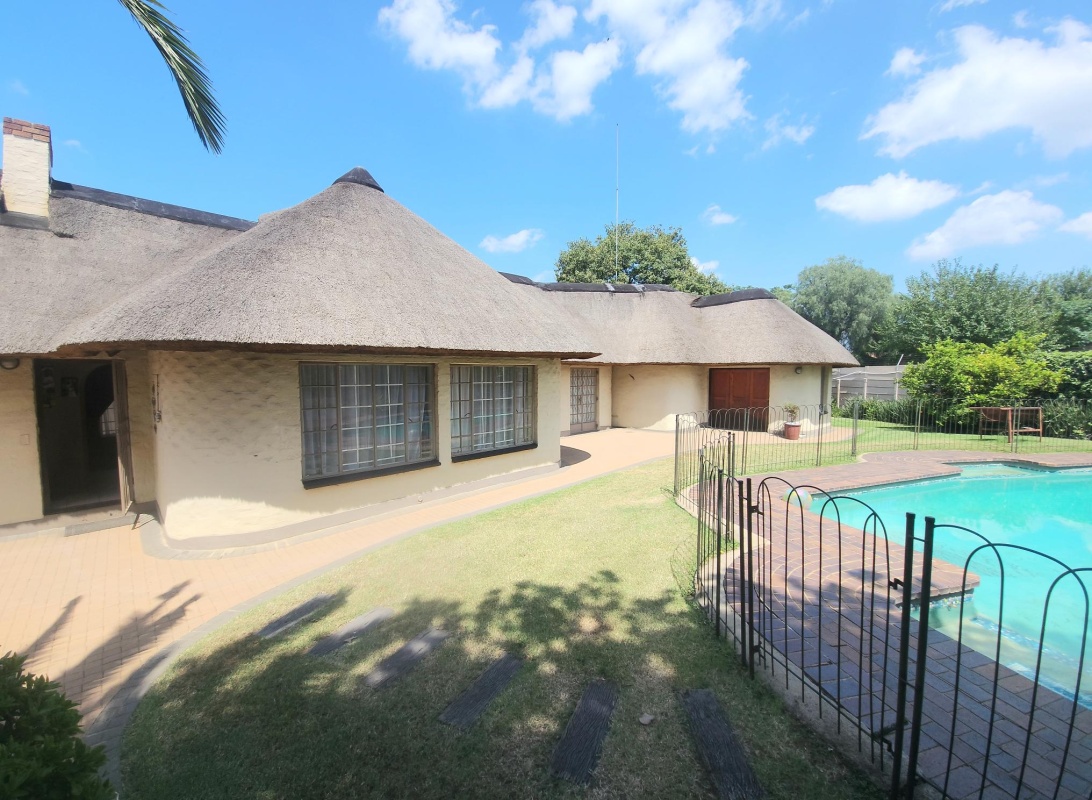 4 Bedroom House  For Sale in Brackendowns | 1359639 | Property.CoZa