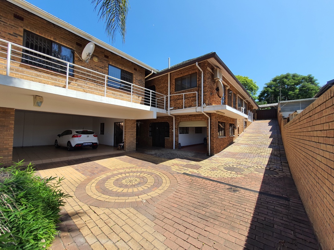 8 Bedroom House  For Sale in Mobeni Heights | 1360024 | Property.CoZa