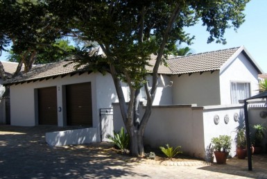 3 Bedroom Townhouse  For Sale in Radiokop | 1256630 | Property.CoZa