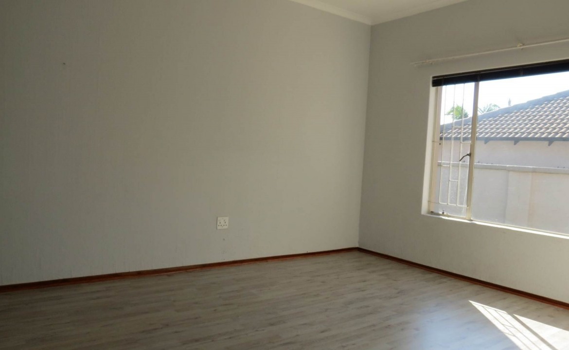 3 Bedroom Townhouse  For Sale in Radiokop | 1256630 |  Photo Number 7
