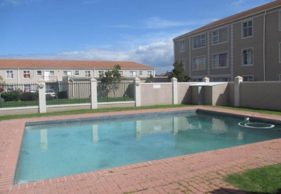 2 Bedroom   For Sale in Strand | 1238838 |  Photo Number 2