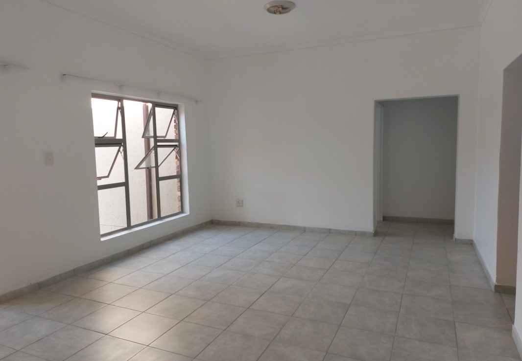 3 Bedroom Apartment / Flat  To Rent in Constantia Kloof | 1296307 |  Photo Number 4