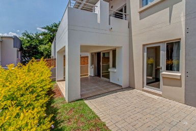 2 Bedroom Apartment / Flat  For Sale in Fourways | 1319255 | Property.CoZa